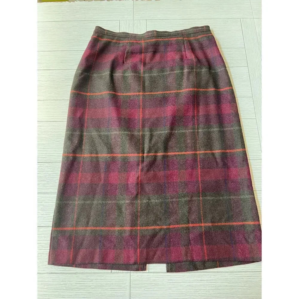 Bridgewater wool blend purple plaid‎ skirt. Perfect fall piece. Lined. Sz 14W